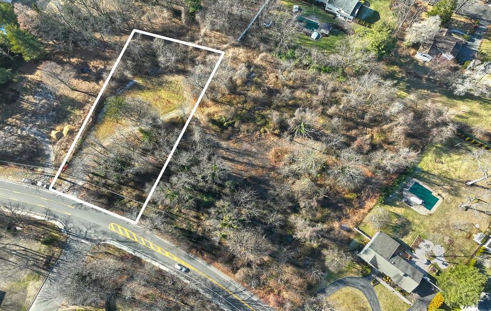 15 Vanderbilt Parkway